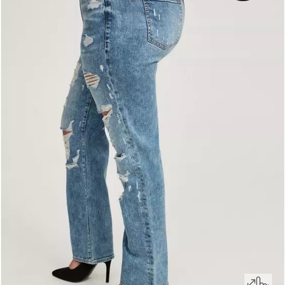 Torrid High Rise Distressed Blue Jeans- BNWT- size 24W - Picture 5 of 8